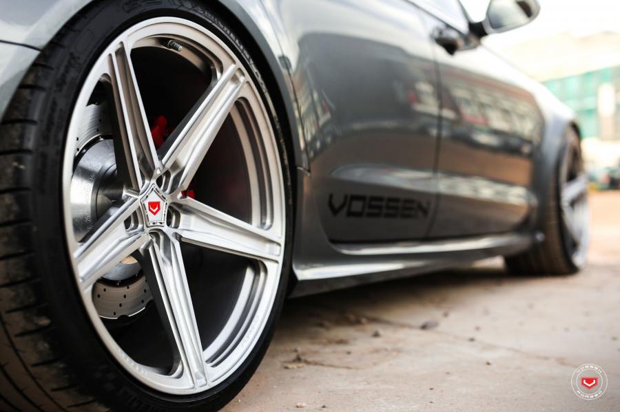 Детали экстерьера Audi RS6 Avant on Vossen Wheels (M-X5) 2019 года  (фото 16 из 23)